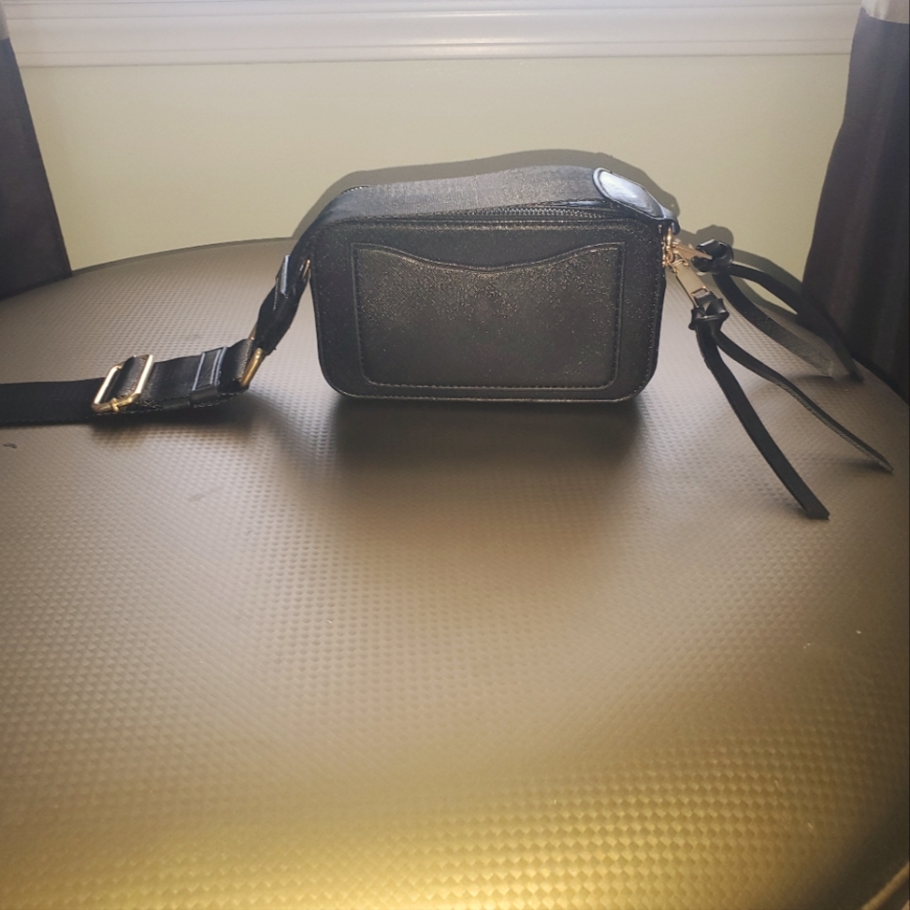 Small black purse, brand new can hold a 8inch phone like a galaxy s23